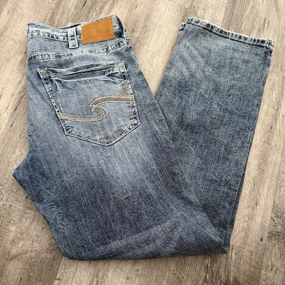 Silver Jeans EDDIE Mens 34x32 Tapered Leg Relaxed Fit Blue Wash Distressed Denim - Picture 1 of 7